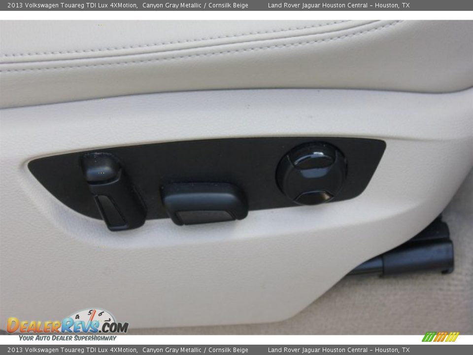 2013 Volkswagen Touareg TDI Lux 4XMotion Canyon Gray Metallic / Cornsilk Beige Photo #31