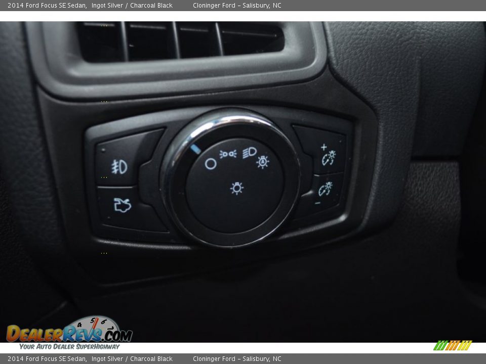 2014 Ford Focus SE Sedan Ingot Silver / Charcoal Black Photo #24