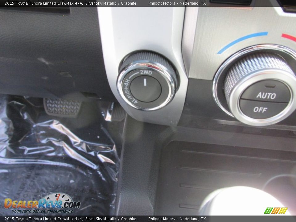 2015 Toyota Tundra Limited CrewMax 4x4 Silver Sky Metallic / Graphite Photo #31