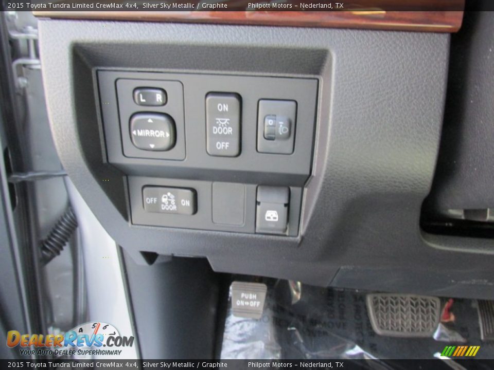 2015 Toyota Tundra Limited CrewMax 4x4 Silver Sky Metallic / Graphite Photo #35