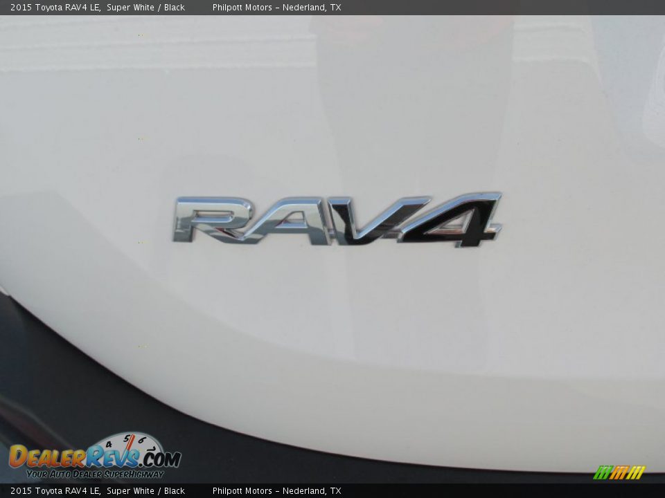2015 Toyota RAV4 LE Super White / Black Photo #13