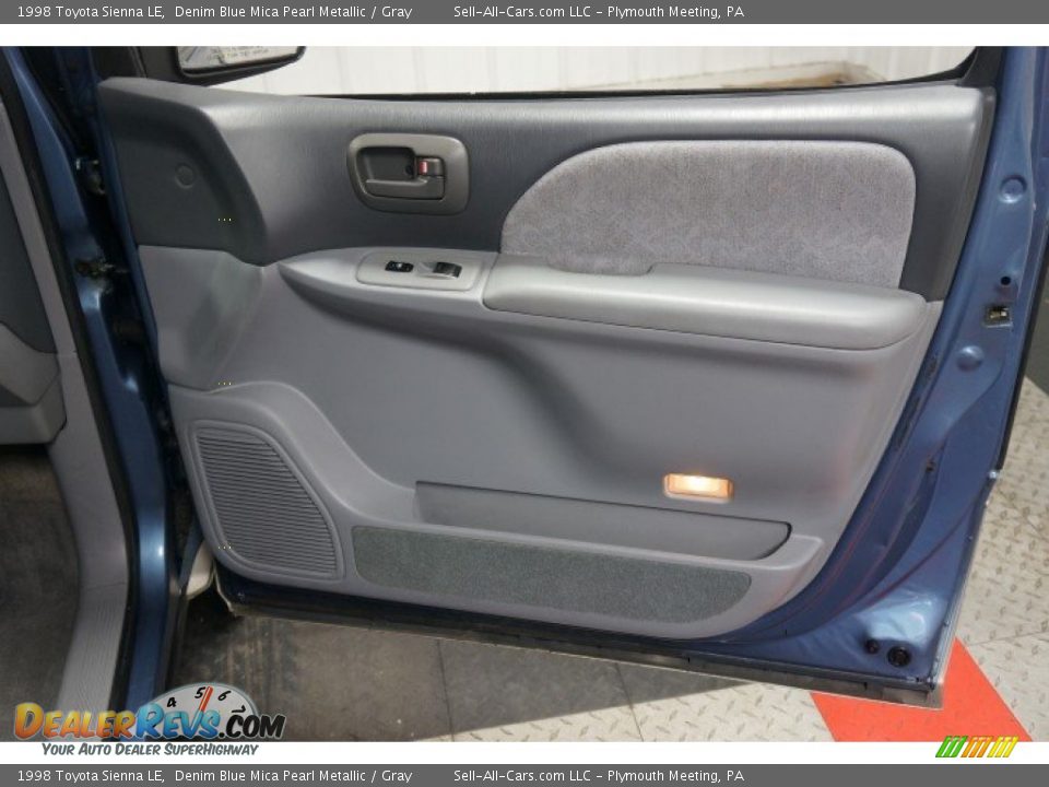 1998 Toyota Sienna LE Denim Blue Mica Pearl Metallic / Gray Photo #17