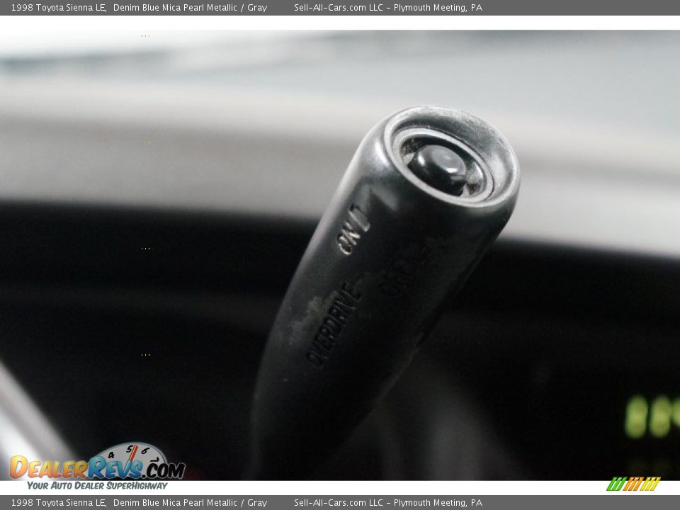 1998 Toyota Sienna LE Shifter Photo #25