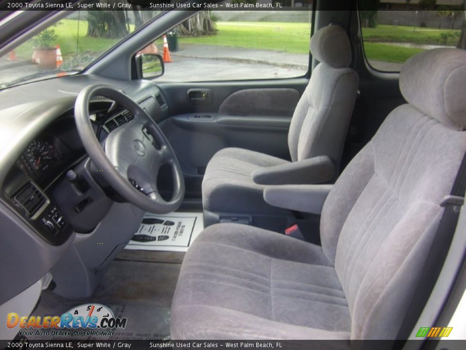 Gray Interior - 2000 Toyota Sienna LE Photo #7