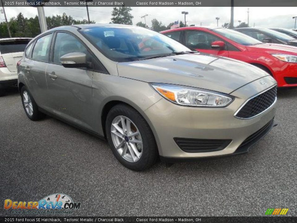 2015 Ford Focus SE Hatchback Tectonic Metallic / Charcoal Black Photo #3