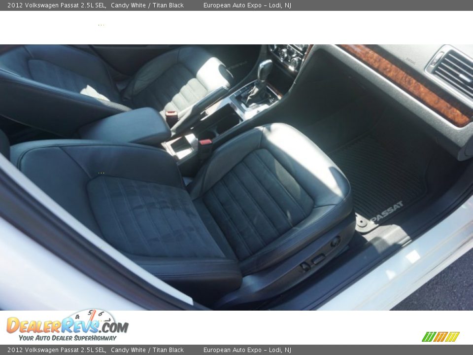 2012 Volkswagen Passat 2.5L SEL Candy White / Titan Black Photo #7