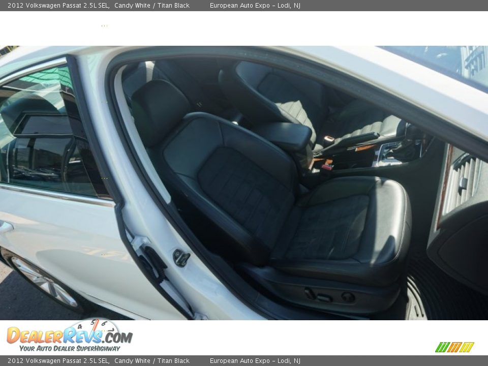 2012 Volkswagen Passat 2.5L SEL Candy White / Titan Black Photo #8