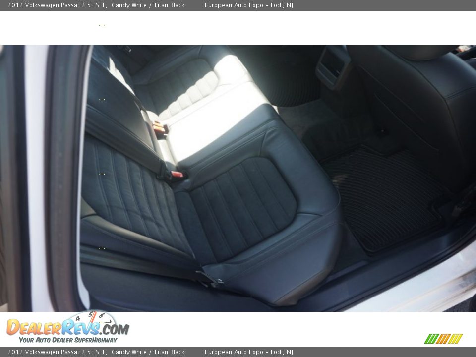 2012 Volkswagen Passat 2.5L SEL Candy White / Titan Black Photo #9