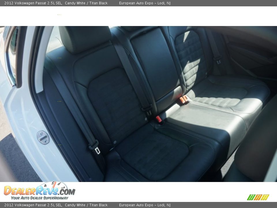 2012 Volkswagen Passat 2.5L SEL Candy White / Titan Black Photo #10