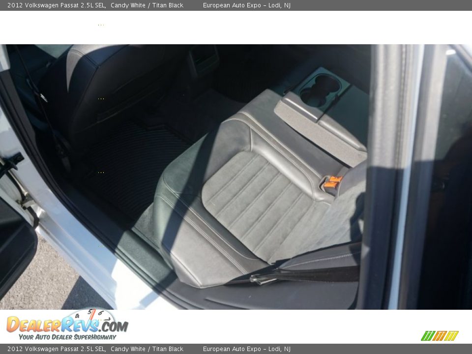 2012 Volkswagen Passat 2.5L SEL Candy White / Titan Black Photo #11