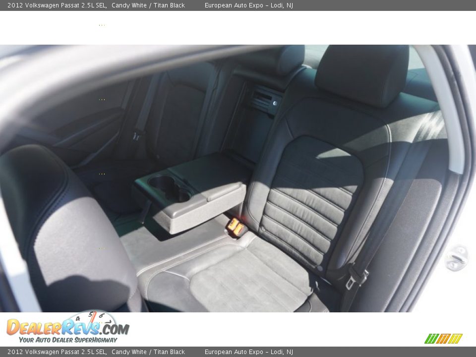 2012 Volkswagen Passat 2.5L SEL Candy White / Titan Black Photo #12