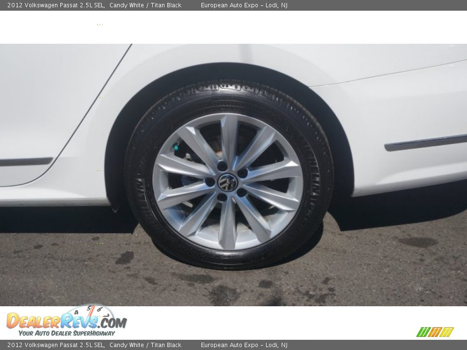 2012 Volkswagen Passat 2.5L SEL Candy White / Titan Black Photo #18