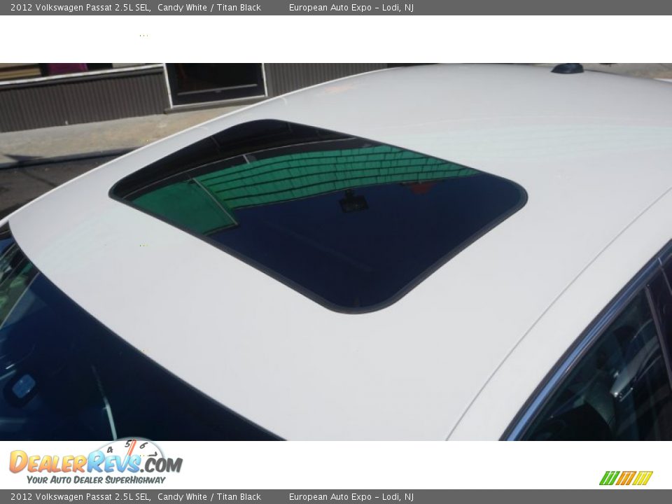 2012 Volkswagen Passat 2.5L SEL Candy White / Titan Black Photo #22