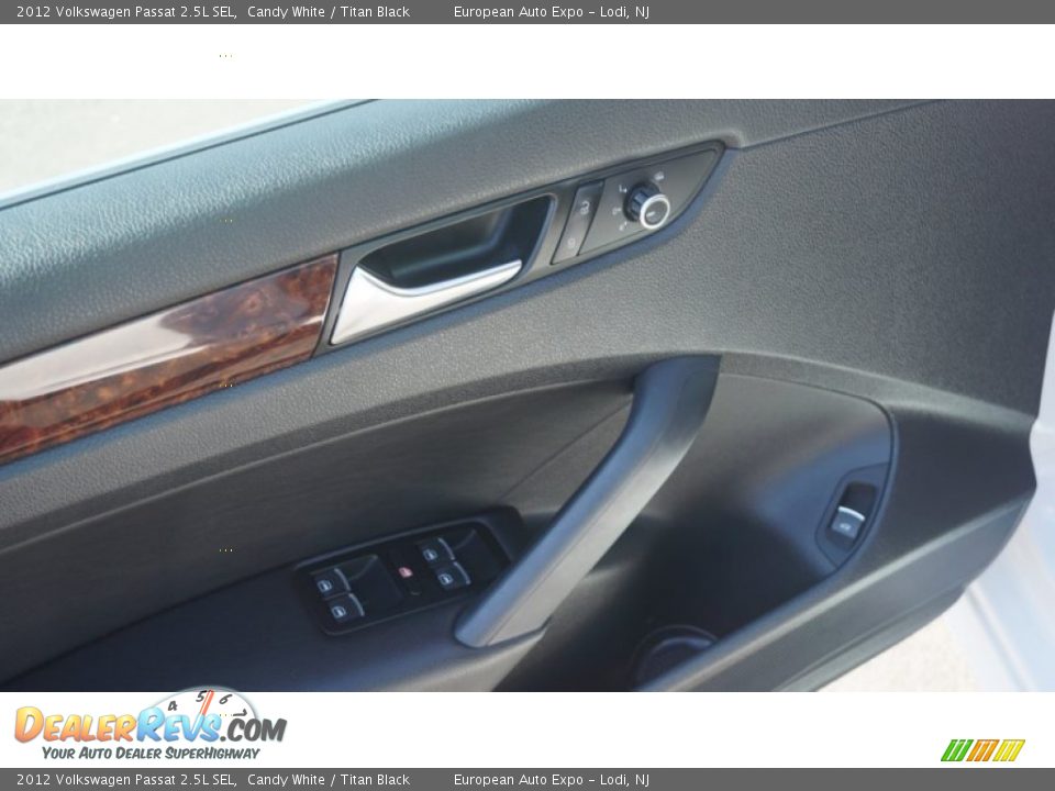 2012 Volkswagen Passat 2.5L SEL Candy White / Titan Black Photo #23