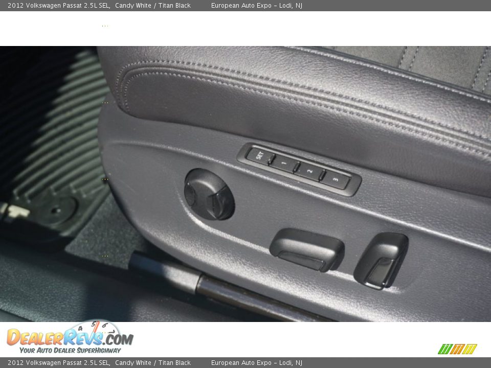 2012 Volkswagen Passat 2.5L SEL Candy White / Titan Black Photo #24