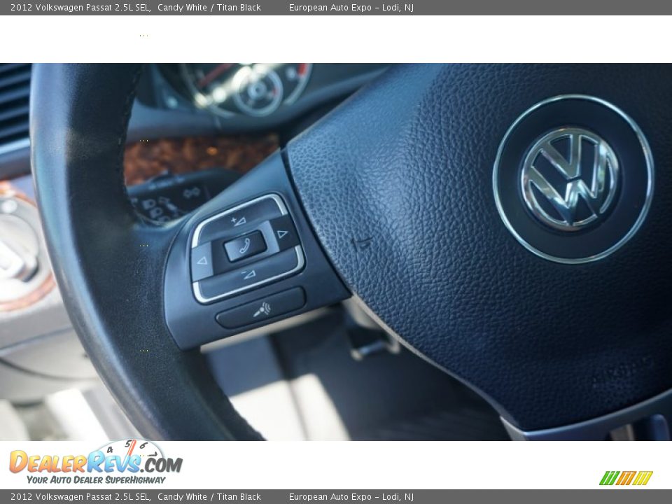 2012 Volkswagen Passat 2.5L SEL Candy White / Titan Black Photo #28