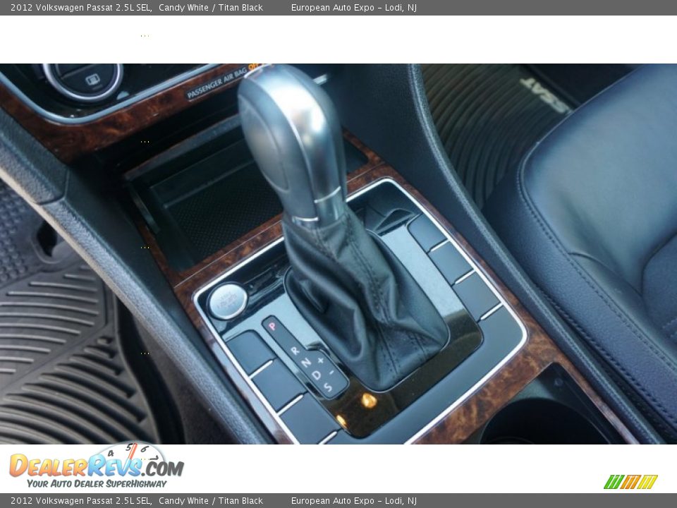 2012 Volkswagen Passat 2.5L SEL Candy White / Titan Black Photo #33