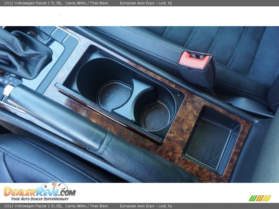 2012 Volkswagen Passat 2.5L SEL Candy White / Titan Black Photo #35