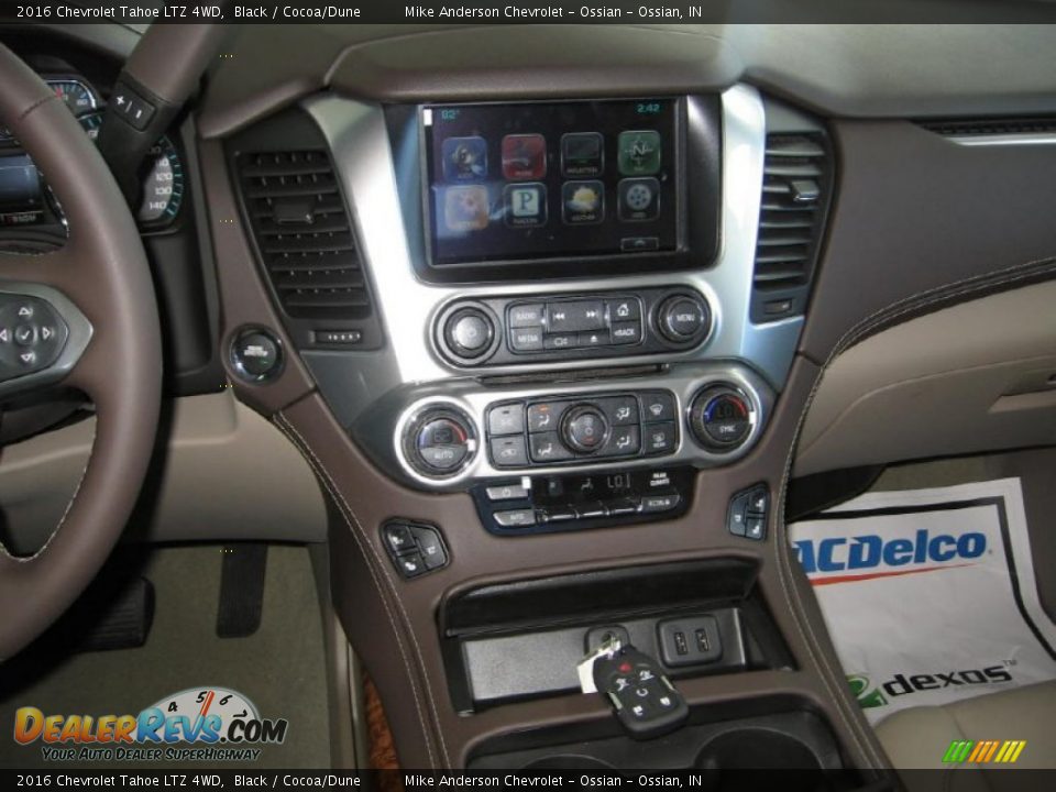 Controls of 2016 Chevrolet Tahoe LTZ 4WD Photo #5