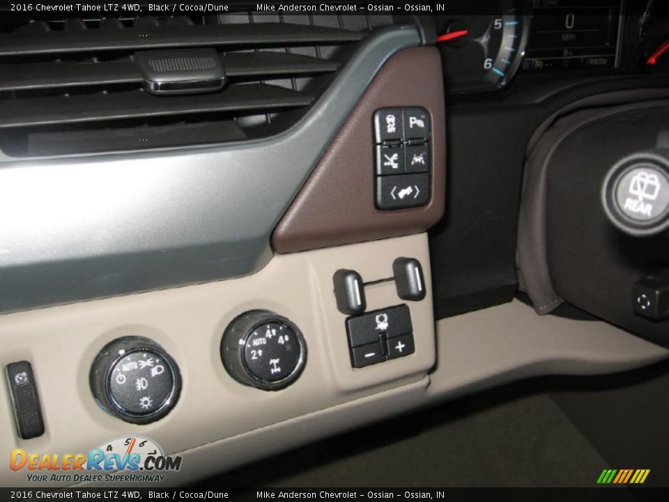 Controls of 2016 Chevrolet Tahoe LTZ 4WD Photo #7