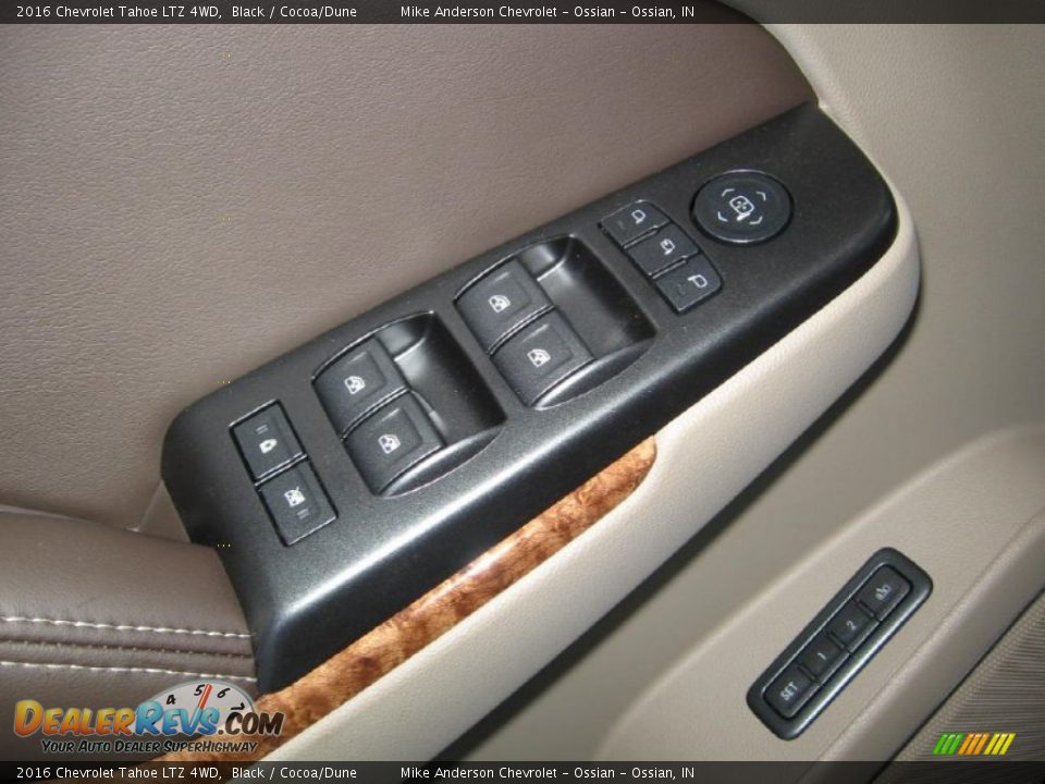 Controls of 2016 Chevrolet Tahoe LTZ 4WD Photo #9