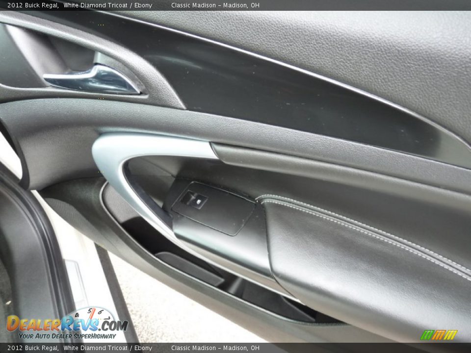 2012 Buick Regal White Diamond Tricoat / Ebony Photo #10