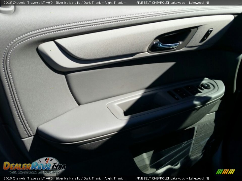 2016 Chevrolet Traverse LT AWD Silver Ice Metallic / Dark Titanium/Light Titanium Photo #8