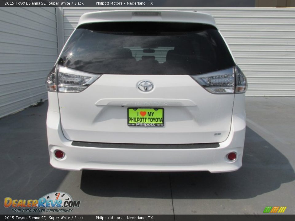 2015 Toyota Sienna SE Super White / Black Photo #5