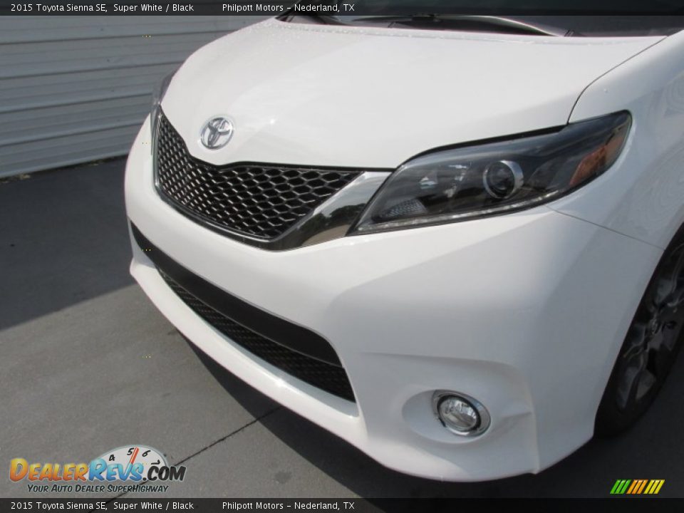 2015 Toyota Sienna SE Super White / Black Photo #10