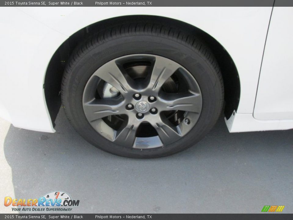 2015 Toyota Sienna SE Super White / Black Photo #11