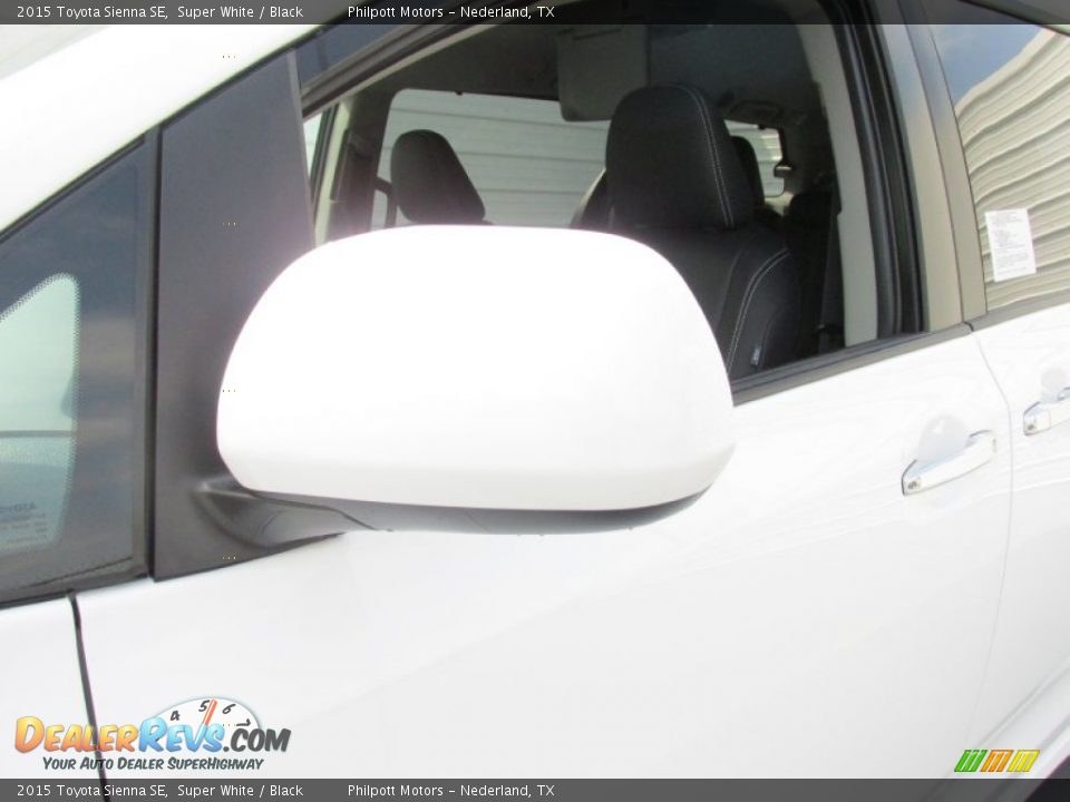 2015 Toyota Sienna SE Super White / Black Photo #12