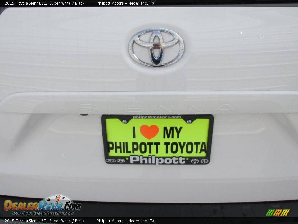 2015 Toyota Sienna SE Super White / Black Photo #13