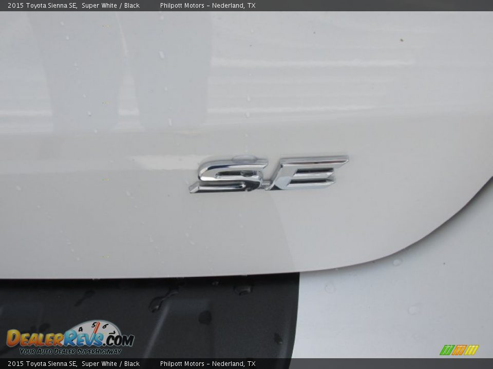2015 Toyota Sienna SE Super White / Black Photo #14