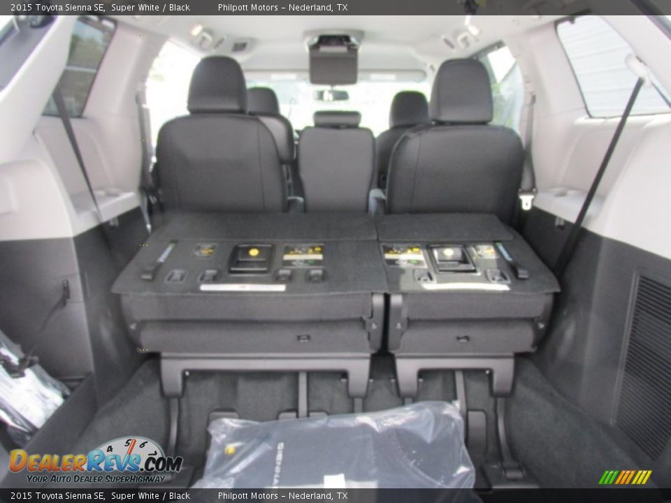 2015 Toyota Sienna SE Super White / Black Photo #15