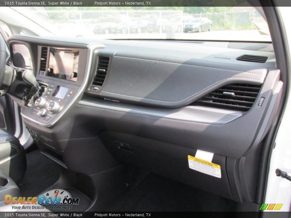 2015 Toyota Sienna SE Super White / Black Photo #16