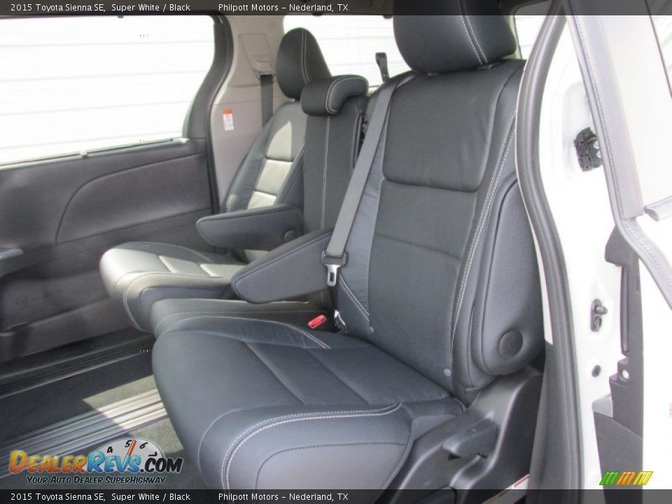 2015 Toyota Sienna SE Super White / Black Photo #17