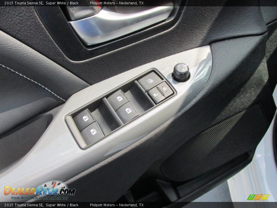 2015 Toyota Sienna SE Super White / Black Photo #19