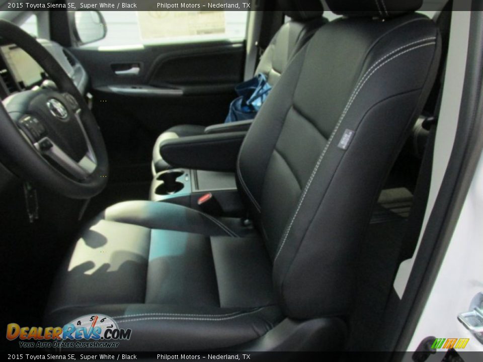 2015 Toyota Sienna SE Super White / Black Photo #20