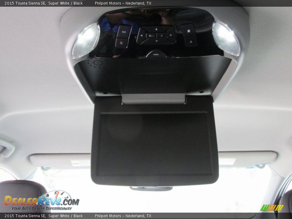2015 Toyota Sienna SE Super White / Black Photo #22