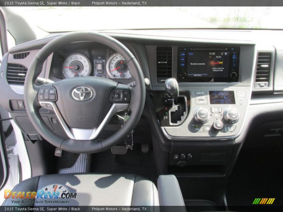 2015 Toyota Sienna SE Super White / Black Photo #23