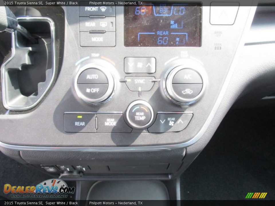 2015 Toyota Sienna SE Super White / Black Photo #26