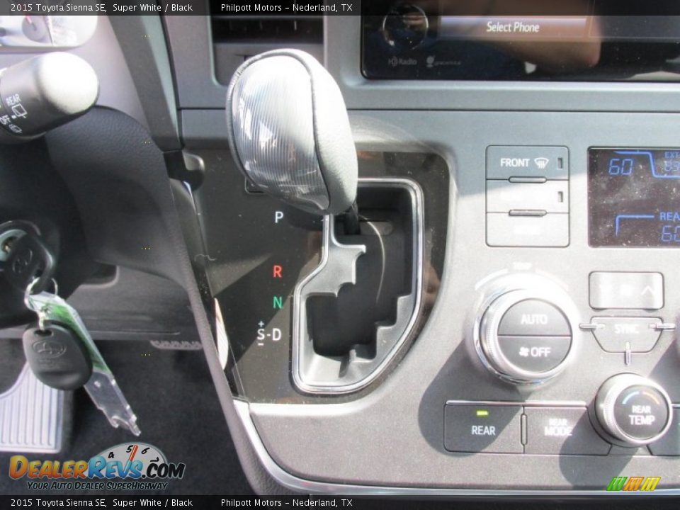 2015 Toyota Sienna SE Super White / Black Photo #27