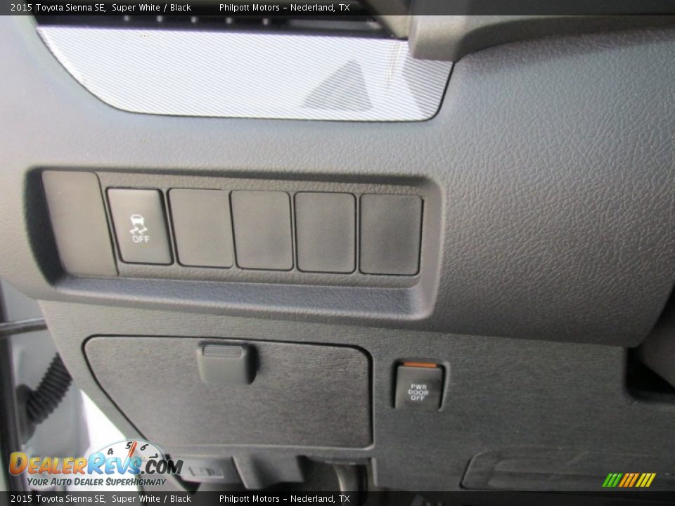 2015 Toyota Sienna SE Super White / Black Photo #31