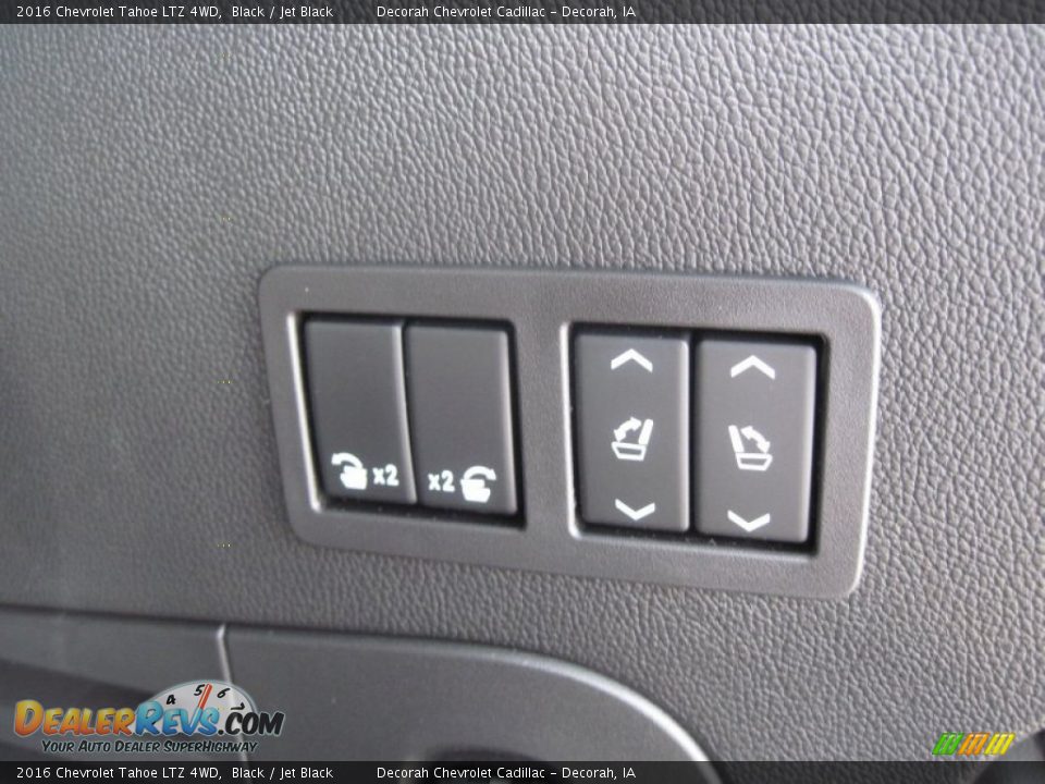 Controls of 2016 Chevrolet Tahoe LTZ 4WD Photo #25
