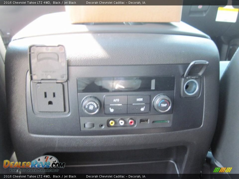 Controls of 2016 Chevrolet Tahoe LTZ 4WD Photo #30