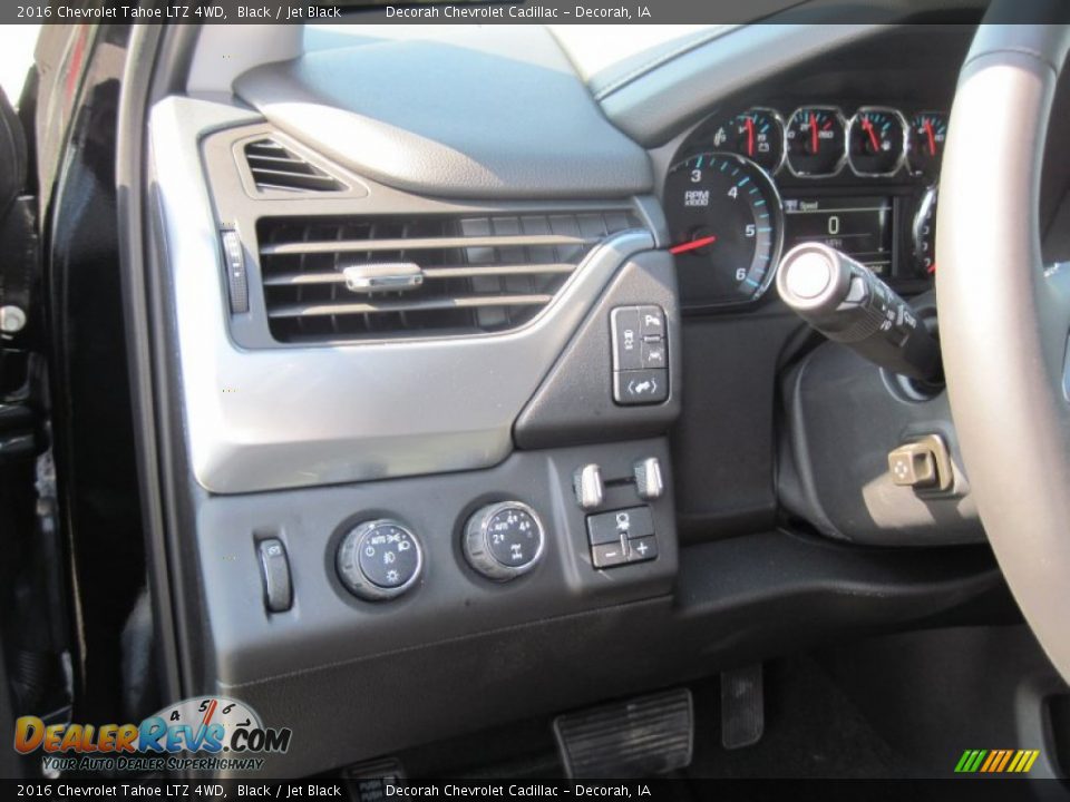 Controls of 2016 Chevrolet Tahoe LTZ 4WD Photo #32