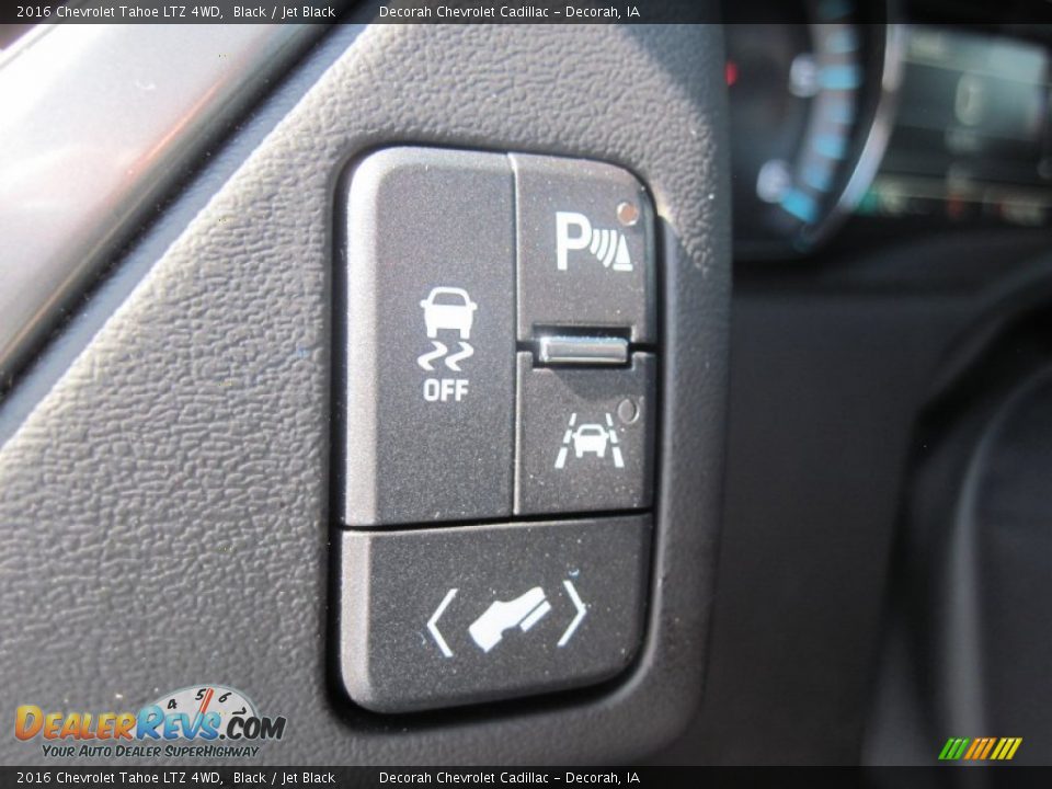 Controls of 2016 Chevrolet Tahoe LTZ 4WD Photo #34