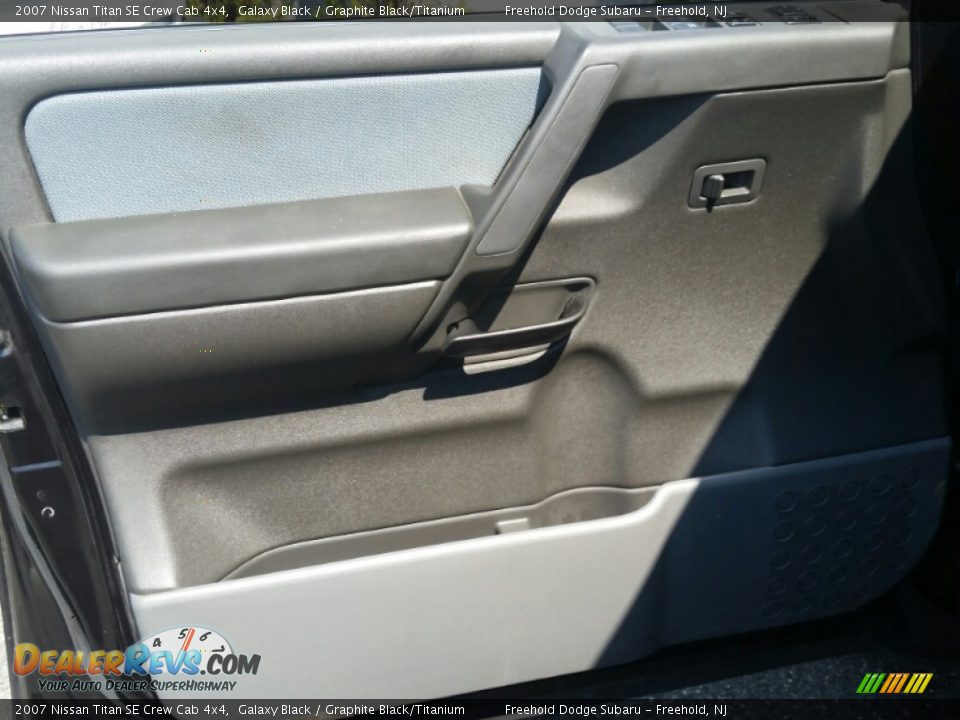 2007 Nissan Titan SE Crew Cab 4x4 Galaxy Black / Graphite Black/Titanium Photo #9