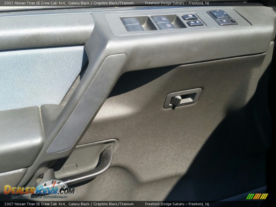 2007 Nissan Titan SE Crew Cab 4x4 Galaxy Black / Graphite Black/Titanium Photo #10