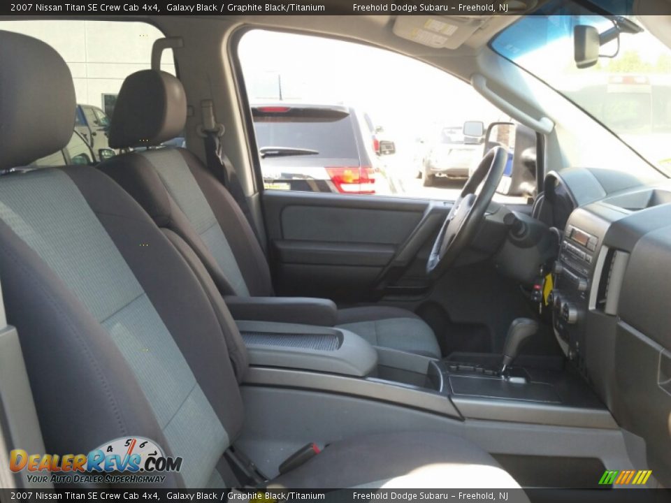 2007 Nissan Titan SE Crew Cab 4x4 Galaxy Black / Graphite Black/Titanium Photo #17